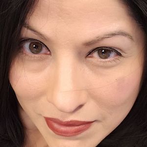 Meet your Posher, Claudia